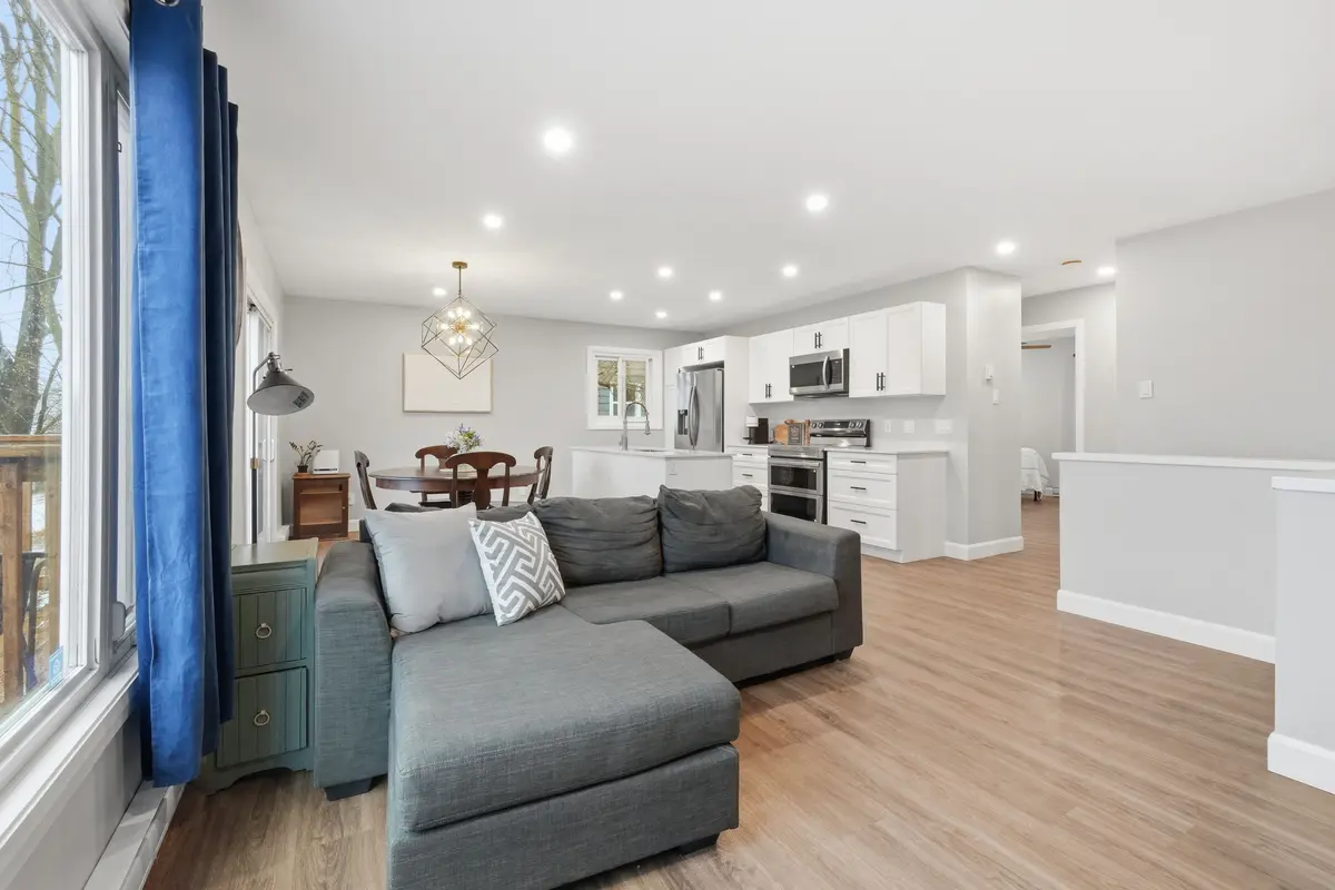 12 Manominee ST, Huntsville, ON P1H 1H2