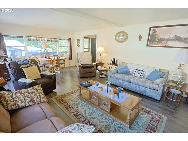 525 Village Pines WAY, Coos Bay, OR 97420