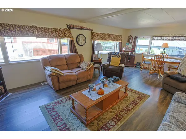 525 Village Pines WAY, Coos Bay, OR 97420