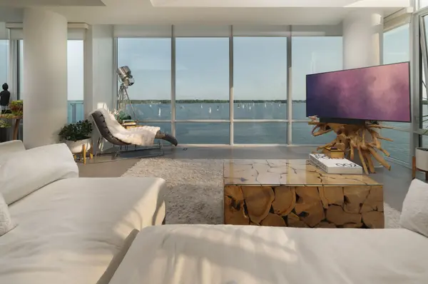 29 Queens Quay E #1014, Toronto C08, ON M5E 0A4