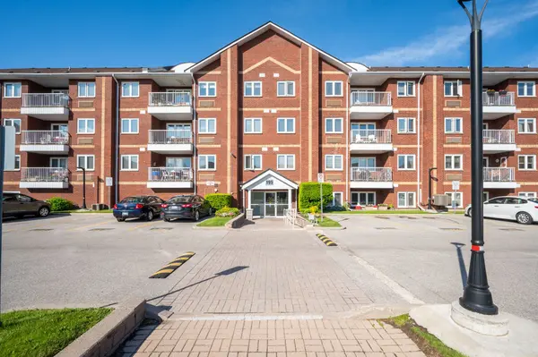 195 Lake Driveway N/A W #409, Ajax, ON L1S 7H7