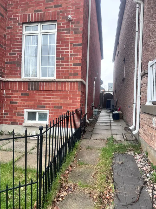 28 West Normandy DR #BSMT1, Markham, ON L6B 0A8