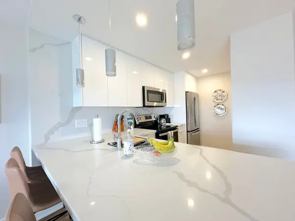 125 Forsythe ST #1201, Oakville, ON L6K 3K1