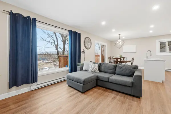 12 Manominee ST, Huntsville, ON P1H 1H2