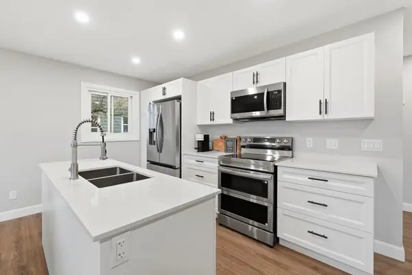 12 Manominee ST, Huntsville, ON P1H 1H2