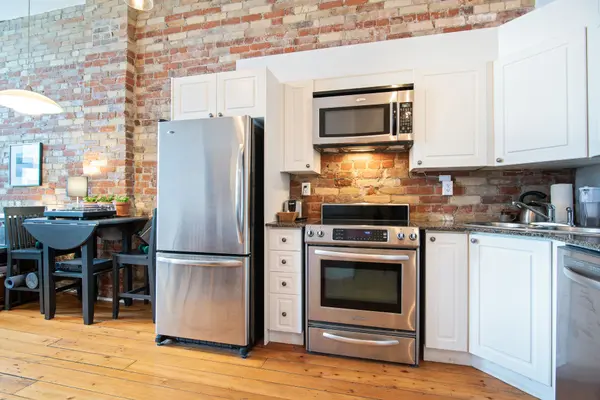 66 WELLINGTON ST ##201, Stratford, ON N5A 2L2