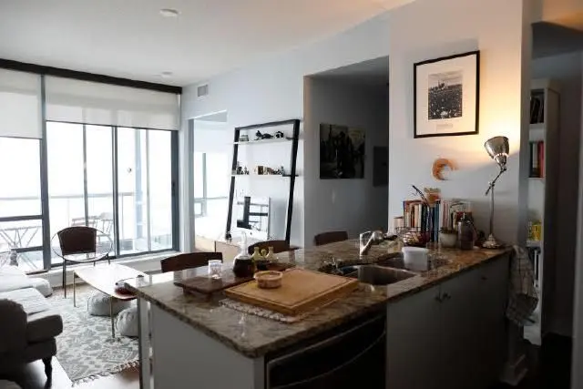 438 King ST W #1706, Toronto C01, ON M5V 3T9