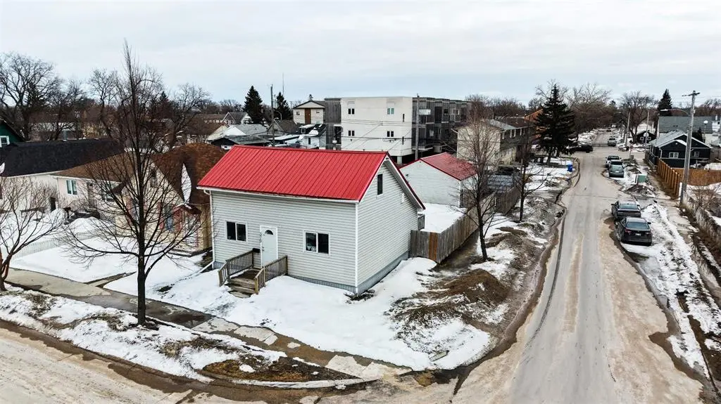 370 Riverton AVE, Winnipeg, MB R2L 0N7