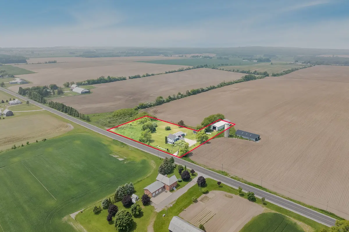 160 Lafontaine RD W, Tiny, ON L9M 0H1