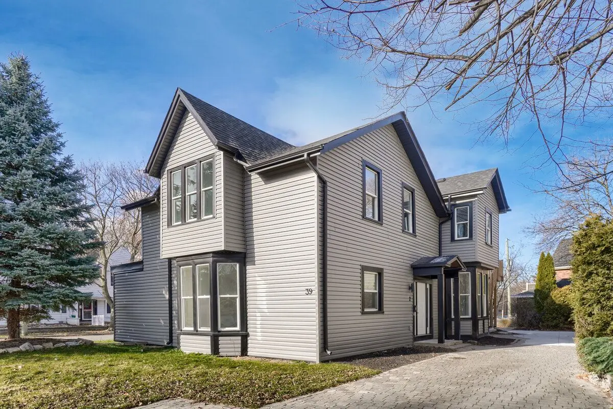 39 Welland AVE S #2, St. Catharines, ON L2R 2M4