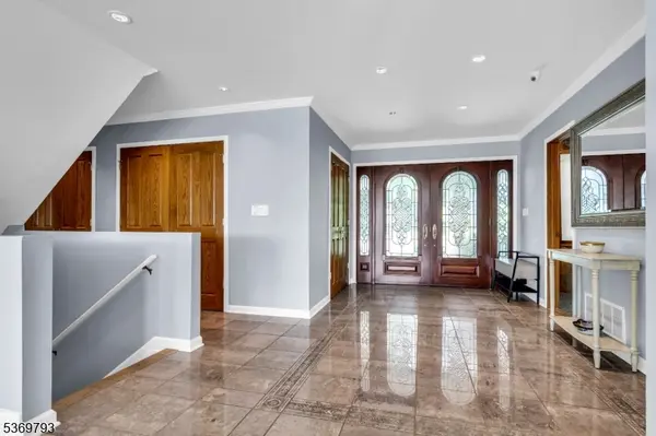 44 Hillcrest Rd, Bridgewater Twp., NJ 08836