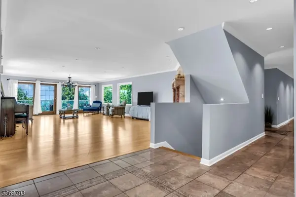 44 Hillcrest Rd, Bridgewater Twp., NJ 08836