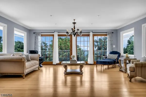 44 Hillcrest Rd, Bridgewater Twp., NJ 08836