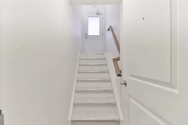 1303 Bayview AVE #103, Toronto C11, ON M4G 2Z8