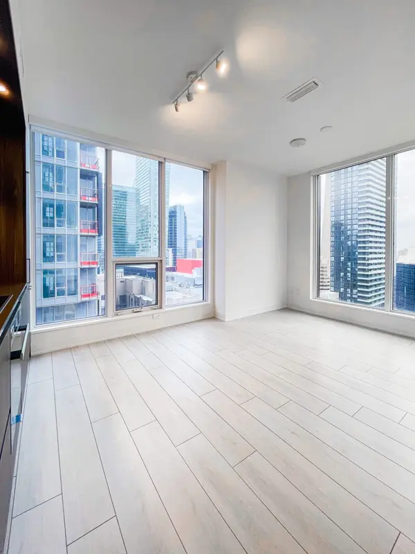 35 Mercer ST #2116, Toronto C01, ON M5V 1H2