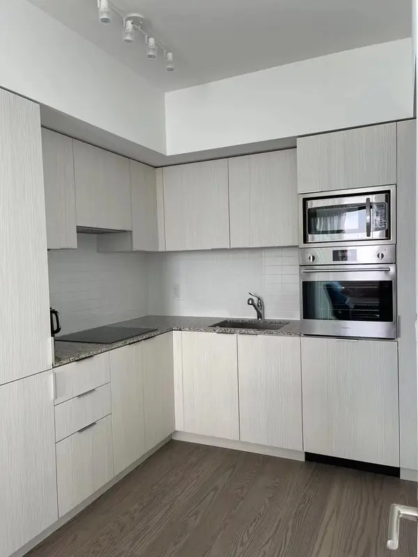 11 Wellesley ST W #5502, Toronto C01, ON M4Y 1E8