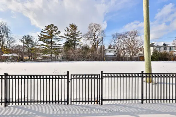 24 Cunliffe LN, Ajax, ON L1S 7S9