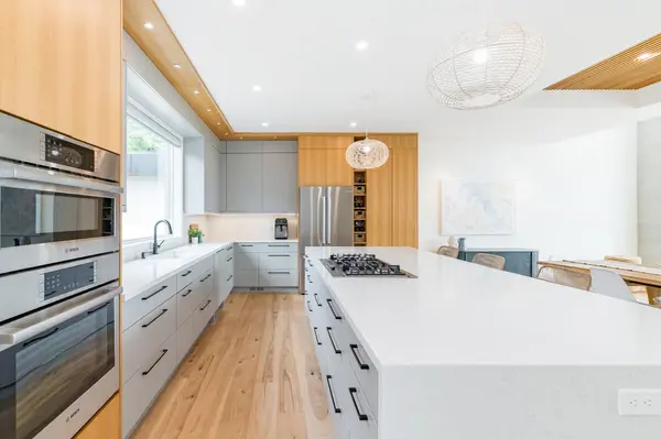 202 Kempenfelt DR, Barrie, ON L4M 1C3