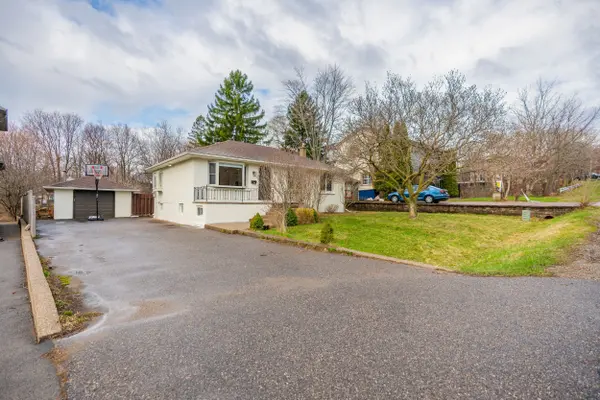 1124 Kent AVE, Oakville, ON L6H 1Z8