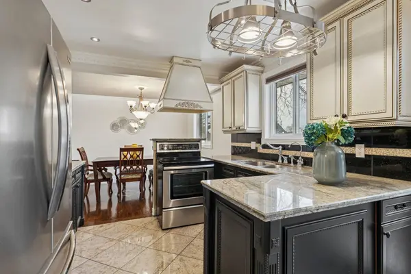 2078 Stanfield RD, Mississauga, ON L4Y 1R5