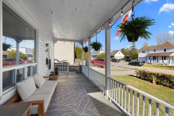 2691 Priscilla ST, Britannia - Lincoln Heights And Area, ON K2B 7E1