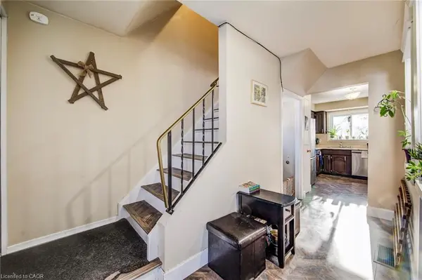 71 SHADELAND CRES, Kitchener, ON N2M 2J1