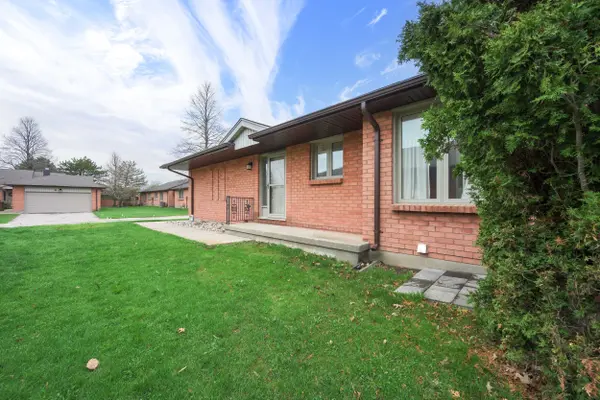 55 Fiddlers Green RD #24, London North, ON N6H 4J8