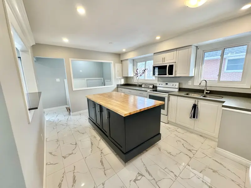 1398 Lakefield ST, Oshawa, ON L1J 3Y9