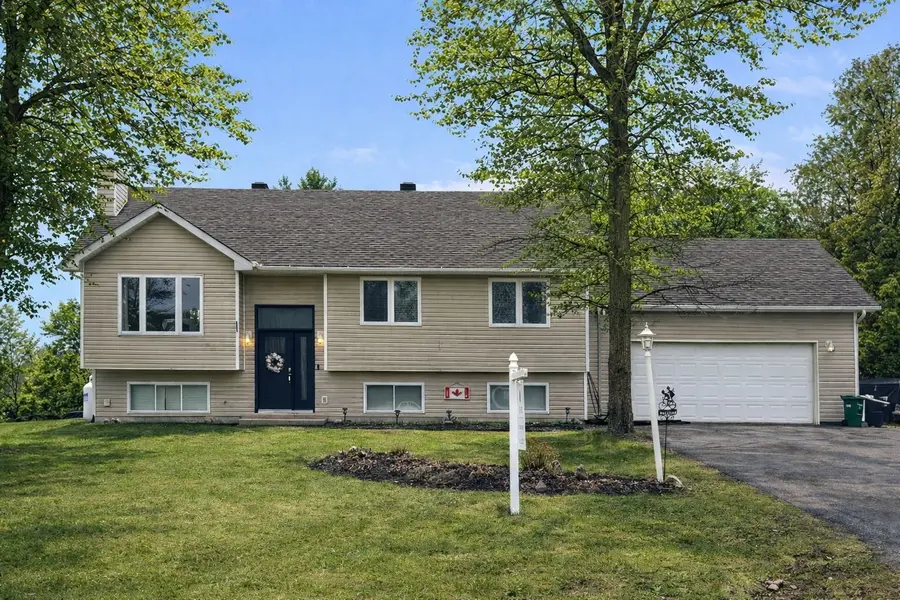 266 Clifford Campbell ST, Carp - Dunrobin - Huntley - Fitzroy And Area, ON K0A 1X0