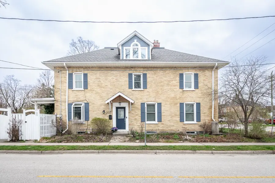 207 Waterloo ST N, Cambridge, ON N3H 1N1