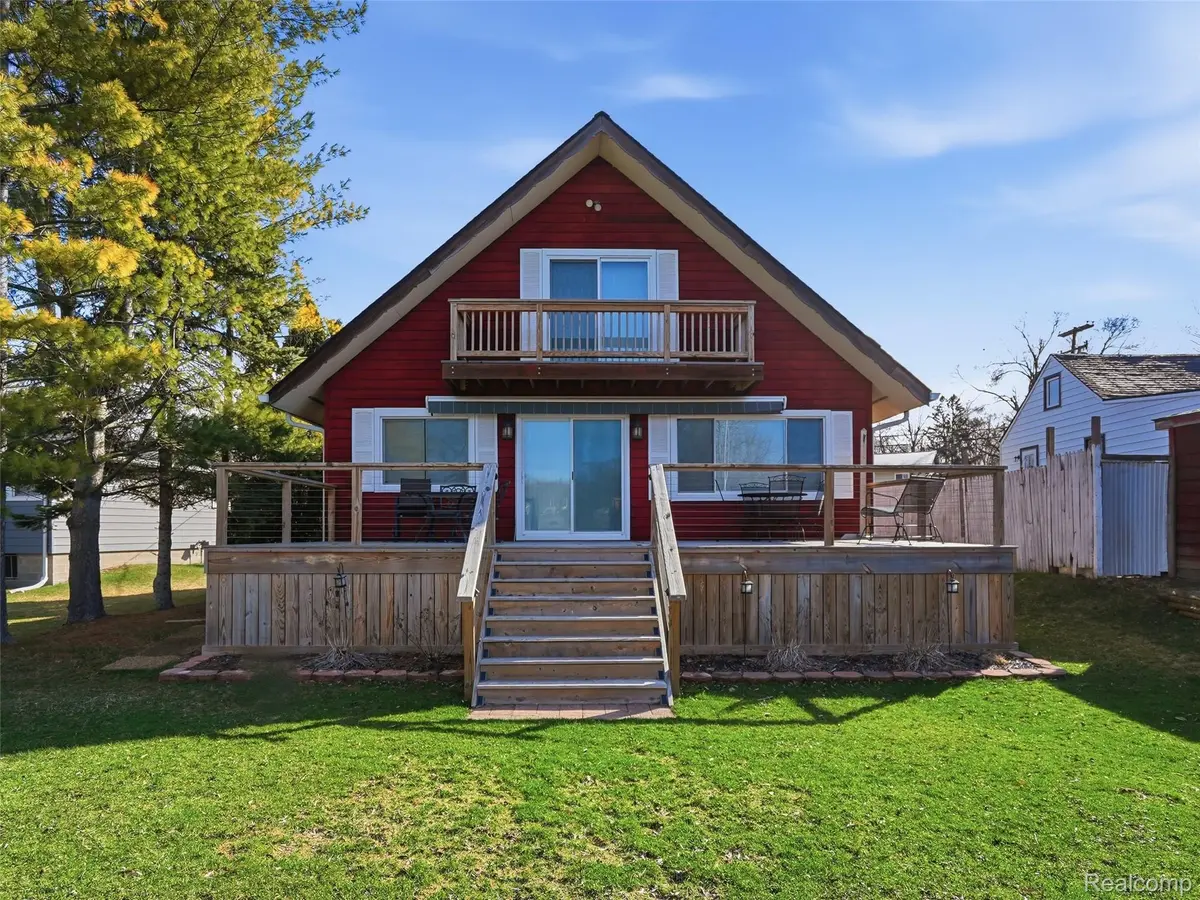 329 Lansing DR, Waterford Charter Township, MI 48328