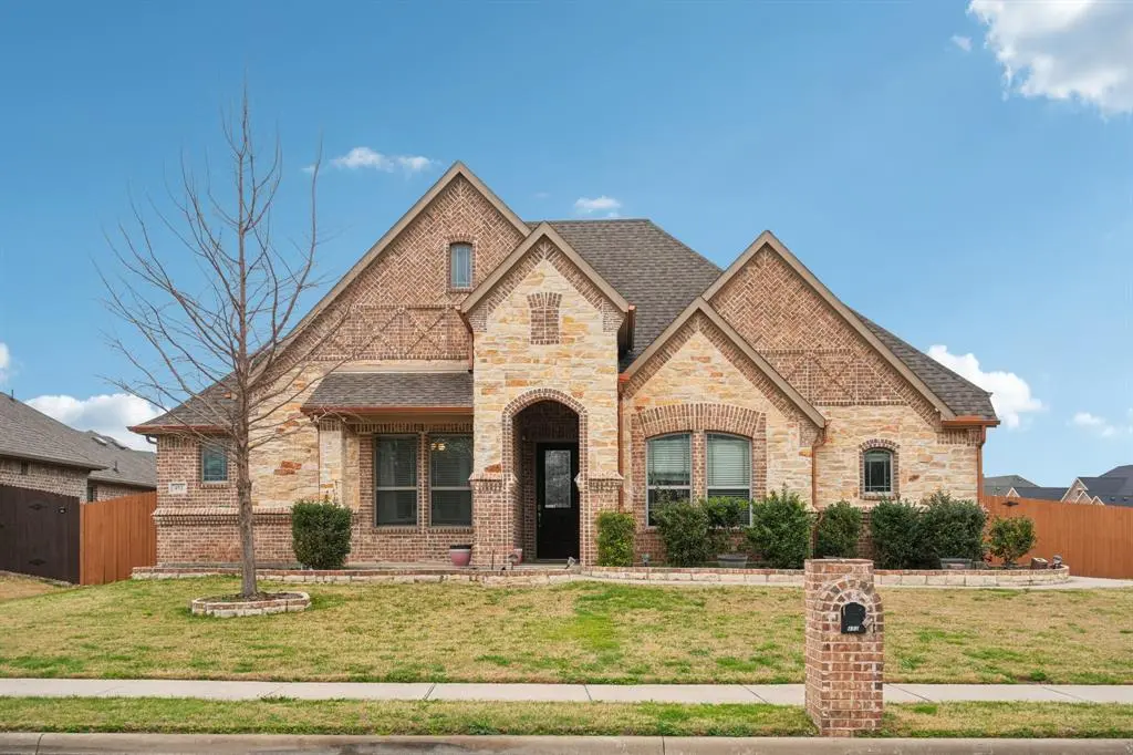 453 Lake Park Drive, Midlothian, TX 76065