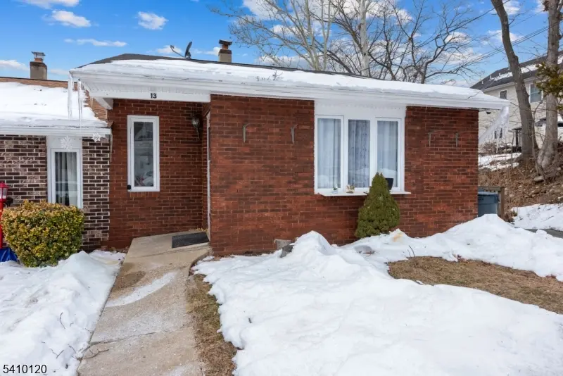 13 James St, Dover Town, NJ 07801