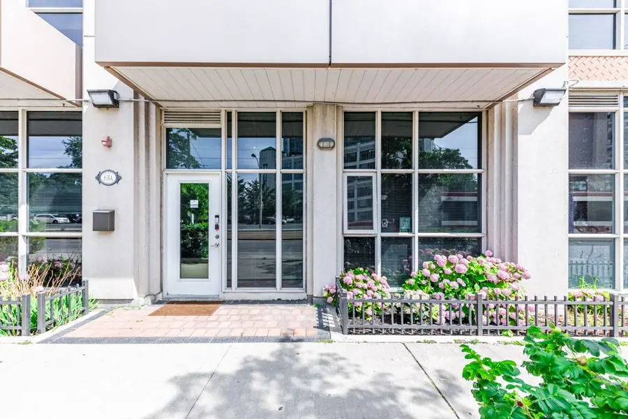 618 A Fleet ST #110, Toronto C01, ON M5V 1A8