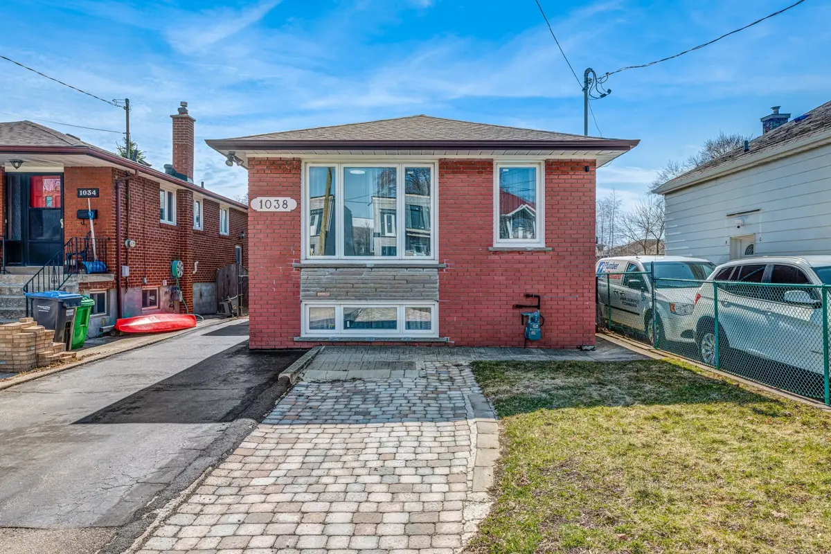 1038 Alexandra AVE, Mississauga, ON L5E 1Z8
