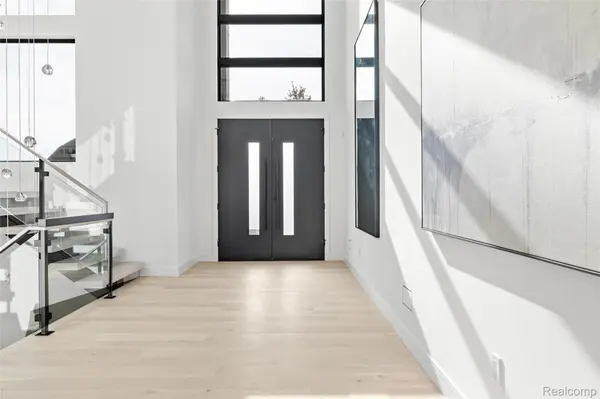 4512 Pinnacle BLVD, Oakland Charter Township, MI 48306