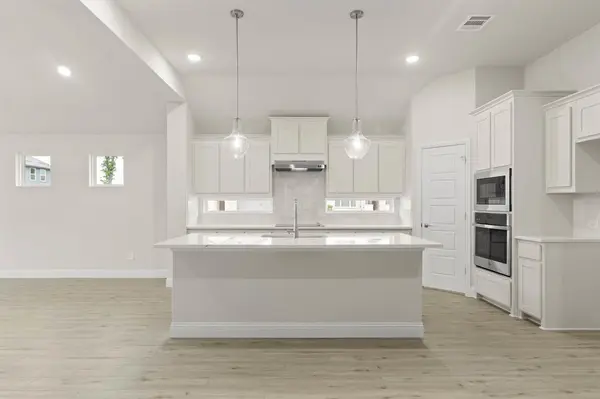 2013 Hickory Lane, Aubrey, TX 76227