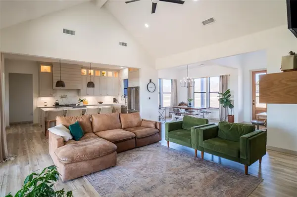 375 Wolf Front Road, Van Alstyne, TX 75495