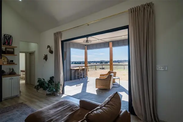 375 Wolf Front Road, Van Alstyne, TX 75495