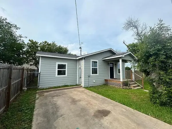 205 W 10th Street,  Ferris,  TX 75125