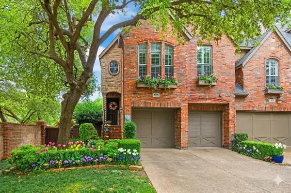 4160 Towne Green Circle, Addison, TX 75001