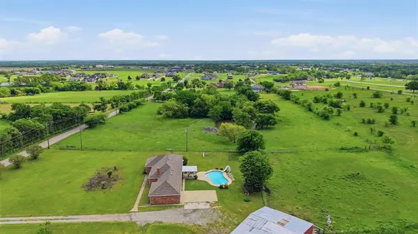 998 Bledsoe Road, Gunter, TX 75058