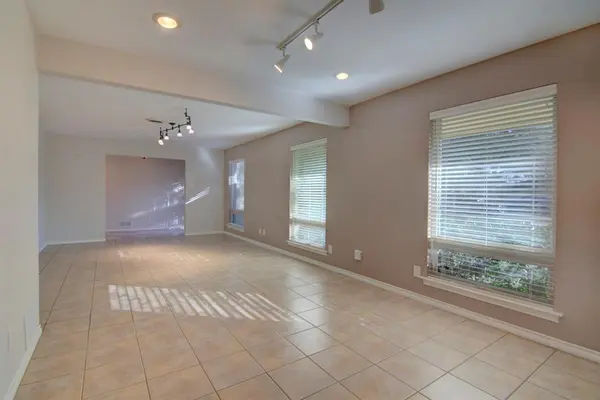 3763 Vinecrest Drive, Dallas, TX 75229