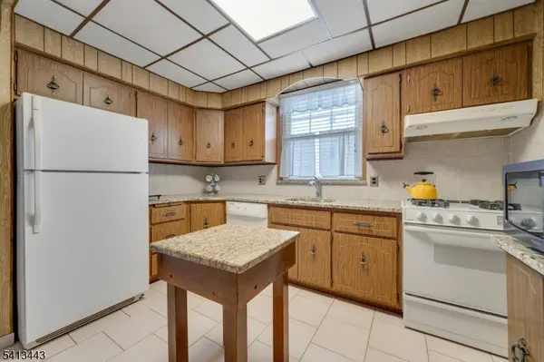 712 Meyer Ave, Lyndhurst Twp., NJ 07071