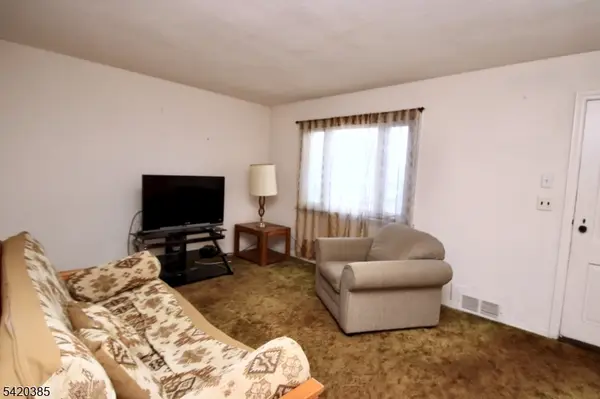 39-23 Van Duren Ave, Fair Lawn Boro, NJ 07410