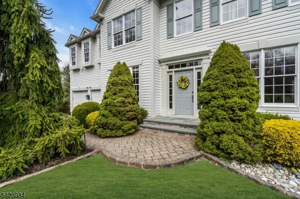 17 Bedford Dr, Bernards Twp., NJ 07920