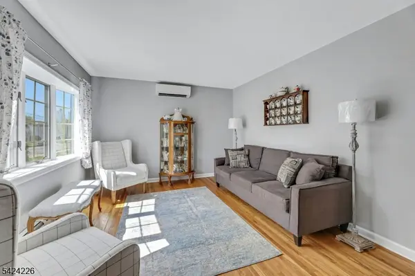 16 Maple Hill Rd, Clifton City, NJ 07013