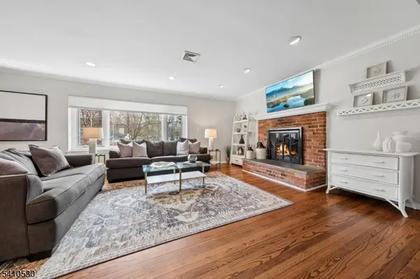 24 Regent Pl, Berkeley Heights Twp., NJ 07922