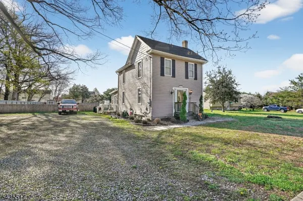 664 Chestnut St, Monroe Twp., NJ 08094