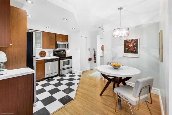 40 Scollard ST #402, Toronto C02, ON M5R 3S1